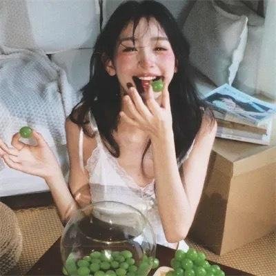 黑夜中的玻璃人偶